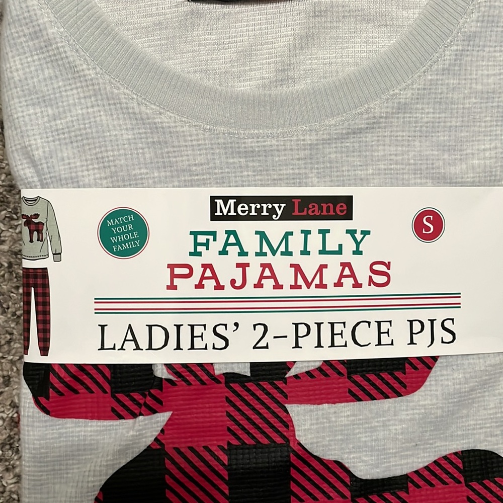 NWOT Women’s 2-Piece Christmas Pajamas